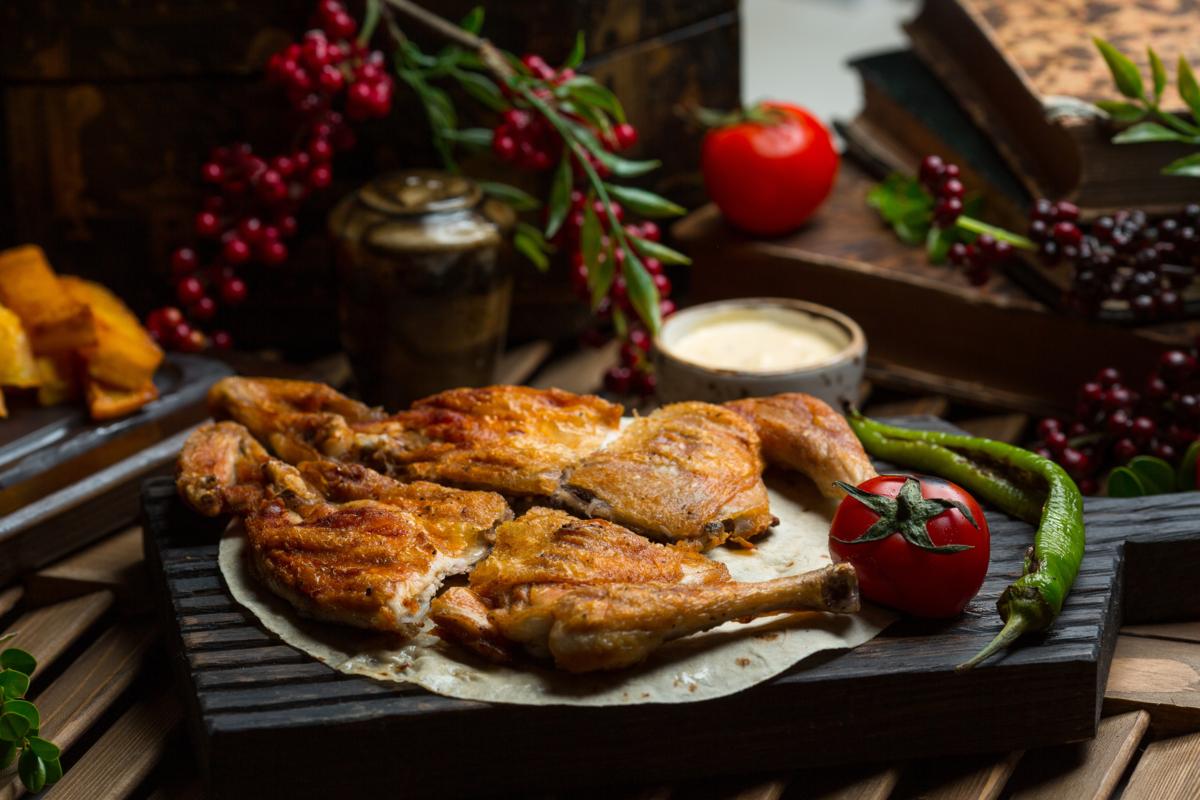 Ця курка-пірі-пірі змусить вас забути все, що ви знали про м'ясо / Фото: freepik Гастрономічний вибух: ця курка-пірі-пірі змусить вас забути все, що ви знали про м'ясо