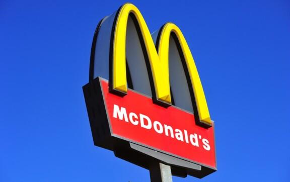 Гривна против Биг Мака: по данным McDonald’s-индекса доллар должен стоить 22 гривны / Фото: Getty Images Гривна против Биг Мака: по данным McDonald’s-индекса доллар должен стоить 22 гривны