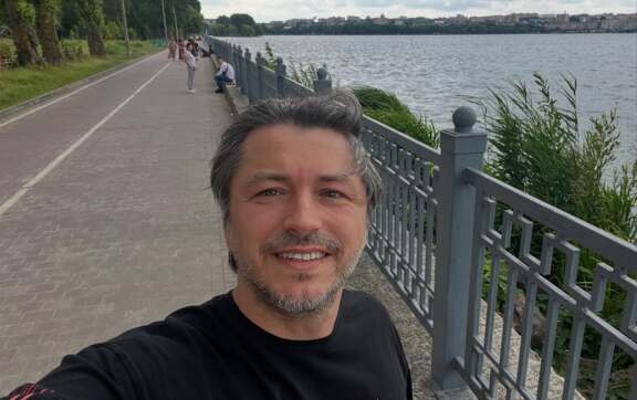 Острова vs. Тернопольский пруд: Притула рассмешил сеть историей о "люксовом" отпуске