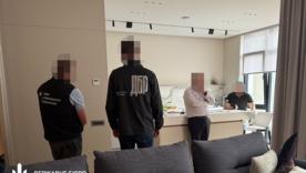 ДБР викрило чиновника "Лісів України" з елітною нерухомістю та ділянками / Фото: ДБР ДБР викрило чиновника "Лісів України" з елітною нерухомістю та ділянками / Фото: ДБР