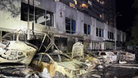 Нічна атака на Одесу: в місті вирували пожежі, в будинках повилітали вікна/Фото: Геннадій Труханов Ворог атакував Одесу: палає адмінбудівля, пошкоджено будинки та магазин