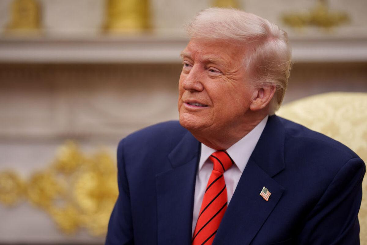 Трамп виключив WSJ із пулу преси через статтю про зв’язки з Епштейном/Фото: Getty Images Білий дім карає WSJ за "наклеп": журналістів не допустять до Трампа після публікації про Епштейна
