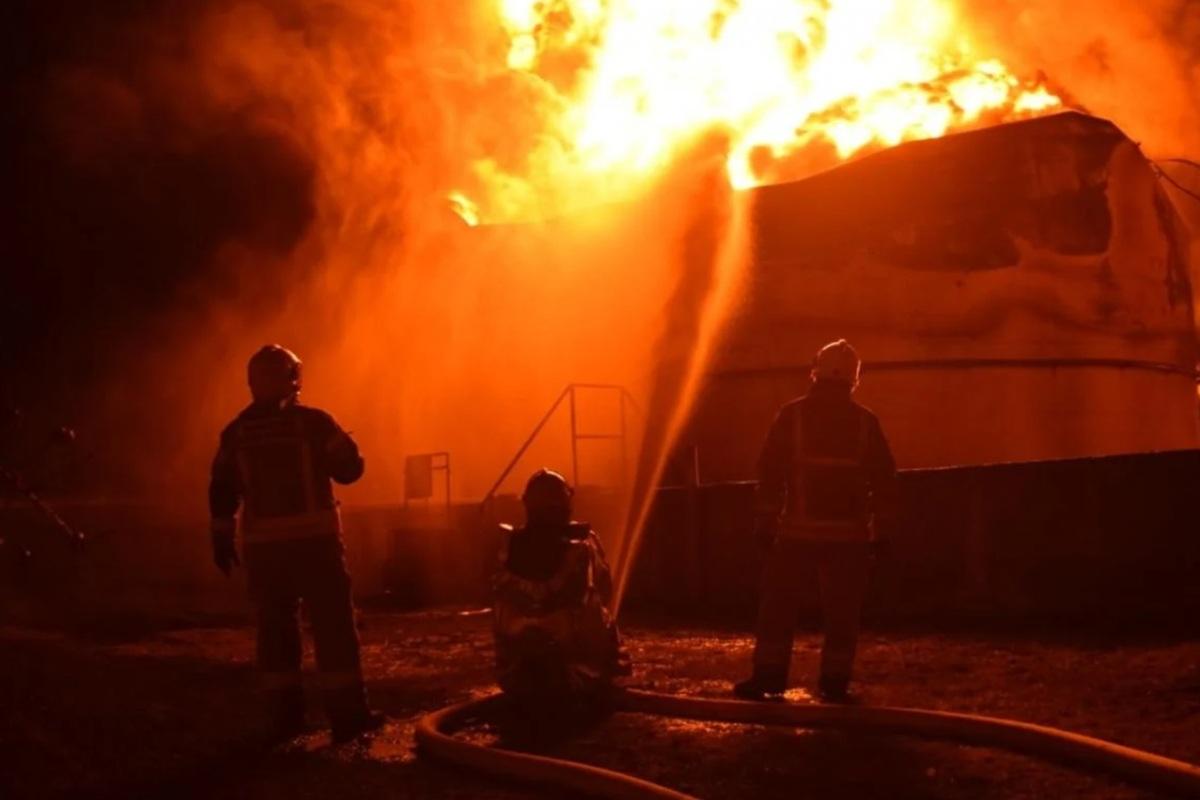 Безжальний шантаж холодом: Росія знову атакує газовидобуток України / Фото: ДСНС Безжальний шантаж холодом: Росія знову атакує газовидобуток України