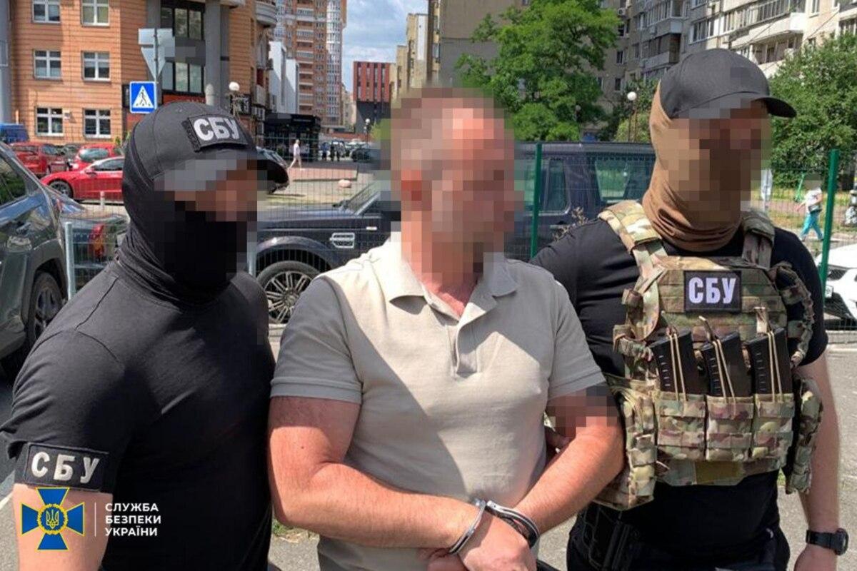 Элитные авто вместо лекарства: в Киеве задержан чиновник, который разворовывал средства тяжелобольных