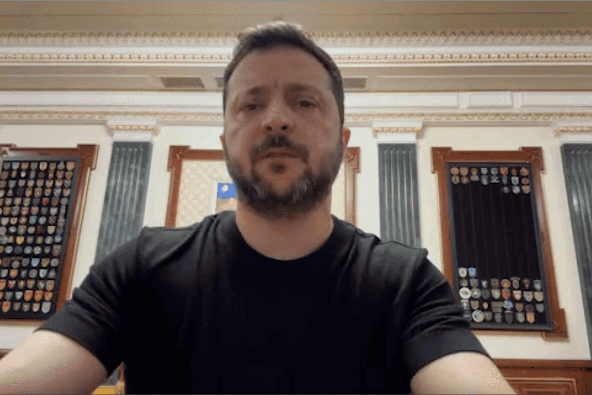 Зеленський виступив із заявою про роботу НАБУ і САП/Фото: кадр зі звернення Володимира Зеленського "Антикорупційна інфраструктура працюватиме": Зеленський прокоментував закон але не згадав протести