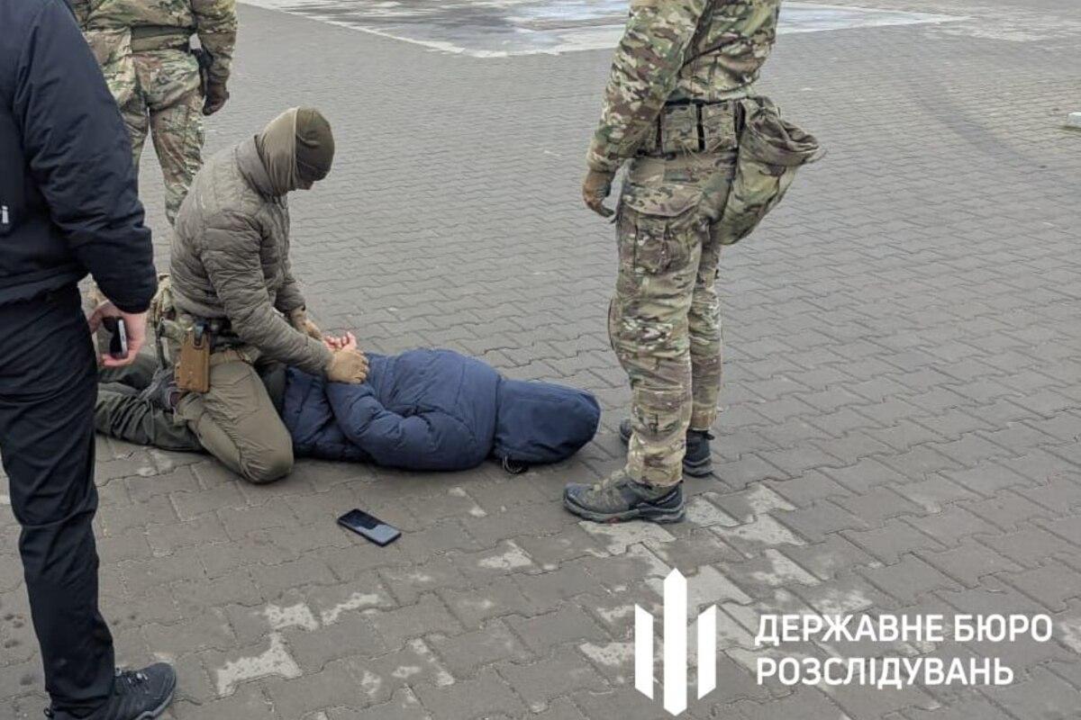 Оружие, деньги и маршруты ВСУ: как пограничник торговал безопасностью государства / Фото: ГБР Оружие, деньги и маршруты ВСУ: как пограничник торговал безопасностью государства / Фото: ГБР