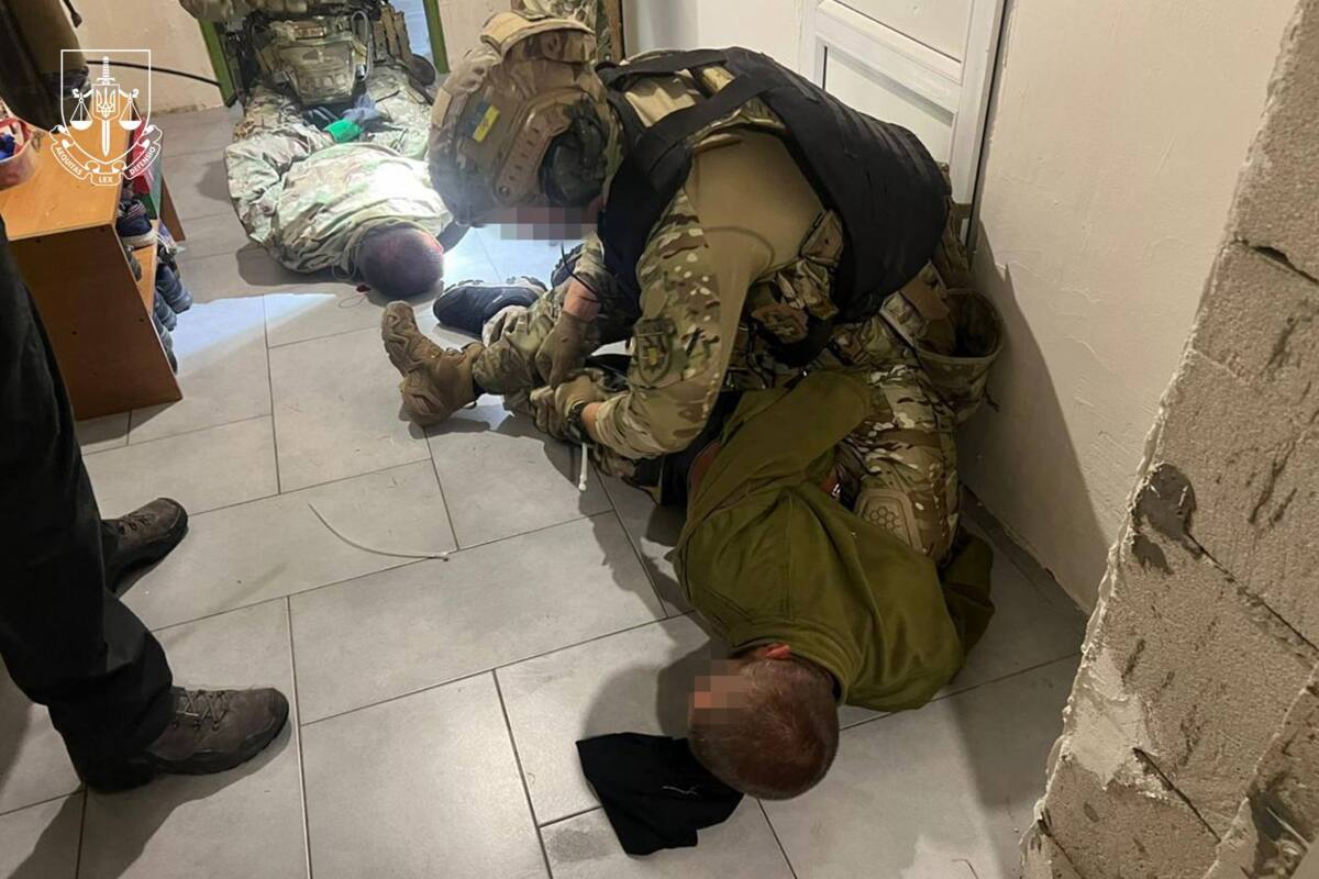 Нападение с обрезом и балаклавами: в Одесской области задержали дезертира и его сообщника / Фото: Офис генерального прокурора Нападение с обрезом и балаклавами: в Одесской области задержали дезертира и его сообщника / Фото: Офис генерального прокурора