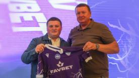Фото: Генеральный директор ЛНЗ Василий Каюк и директор БК FAVBET Игорь Сирук FAVBET — титульный партнер ФК «ЛНЗ»