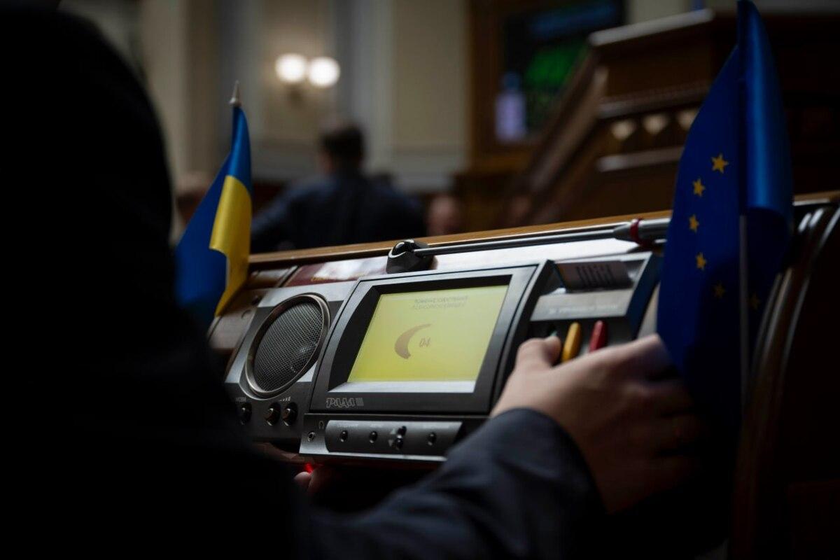 48 нардепів підписали законопроєкт про незалежність НАБУ та САП: готовність до голосування/Фото: Верховна Рада Турборежим для антикорупції: законопроєкт про незалежність НАБУ та САП готовий до розгляду
