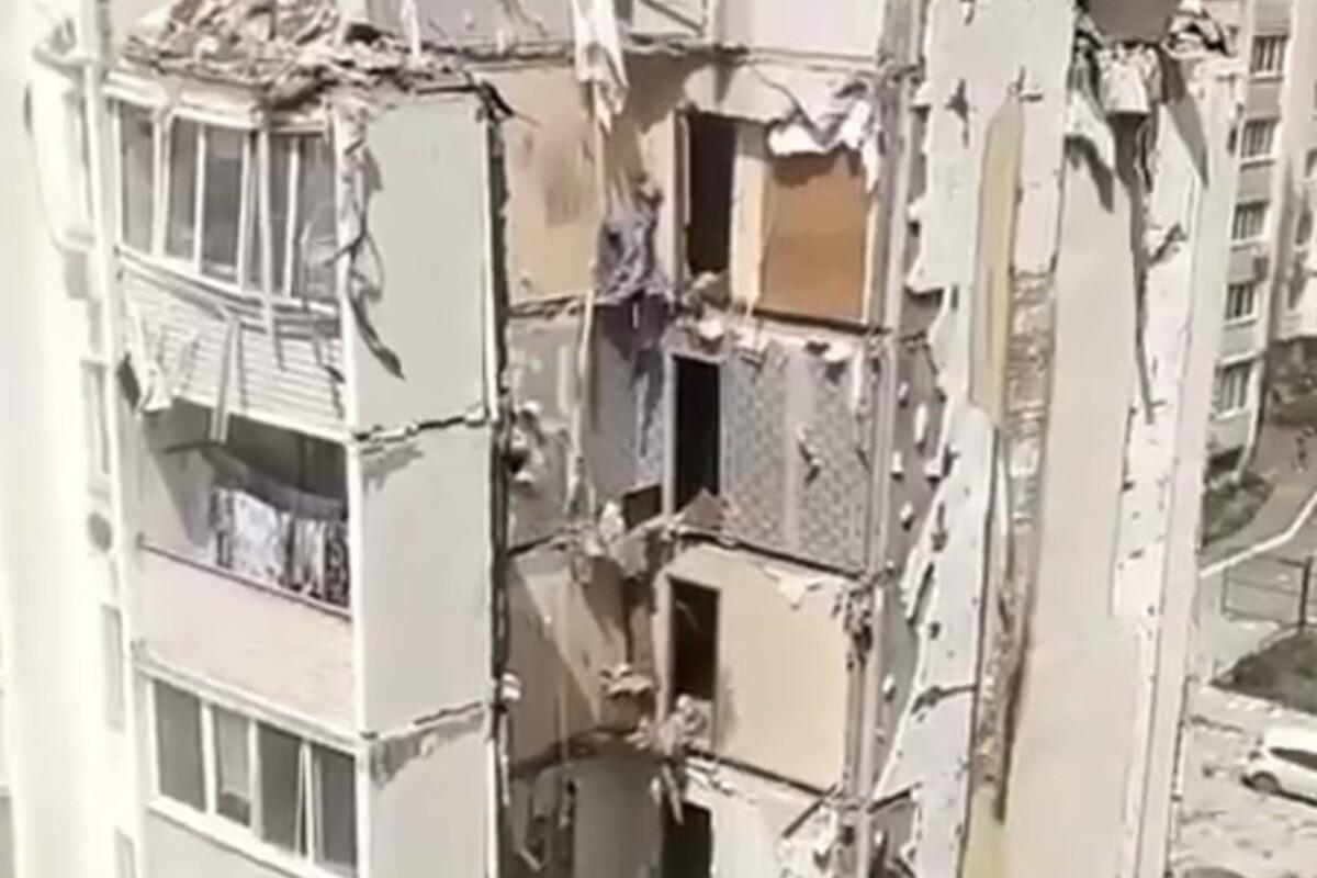 Є загиблі, під завалами залишаються люди Є загиблі, під завалами залишаються люди