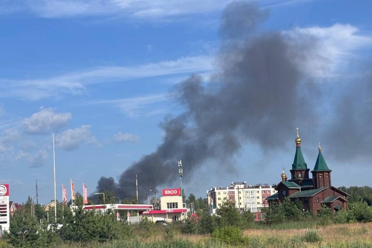 Пожежа в російському навчальному центрі: горів об'єкт у Кстово/Фото: соцмережі Російські інженери з вогником: у Кстово палає військовий навчальний центр