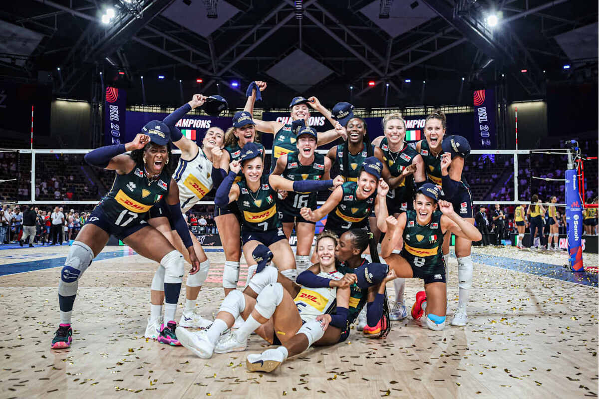 volleyballworld Италия одолела Бразилию в финале Лиги наций по волейолу