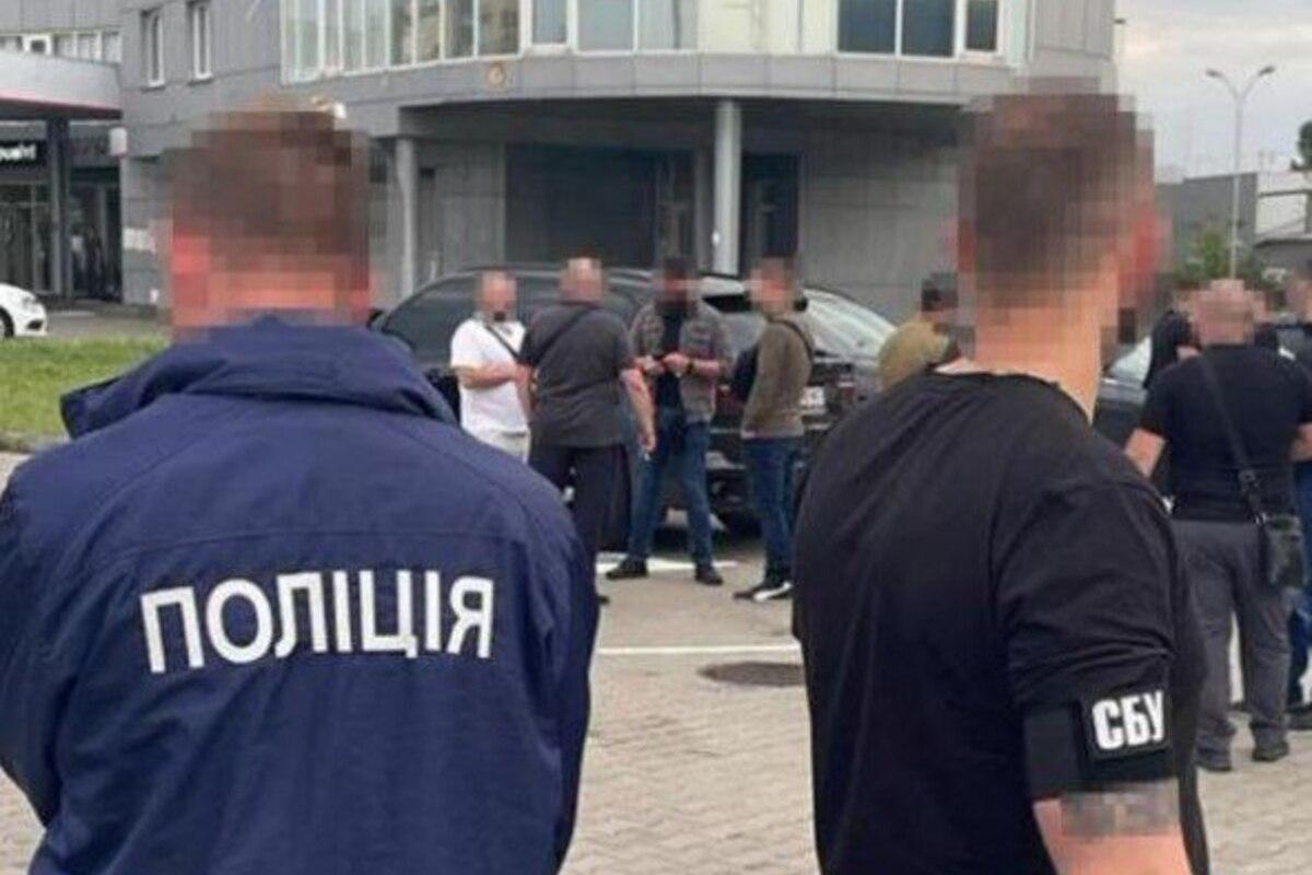 СБУ та Нацполіція проводять масштубні перевірки в Деснянському районі Києва/Фото: ГУ СБ України у м. Києві та Київській області/facebook СБУ та Нацполіція проводять масштубні перевірки в Деснянському районі Києва