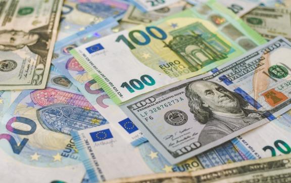 Доллар и евро дешевеют: курс валют на 30 июля