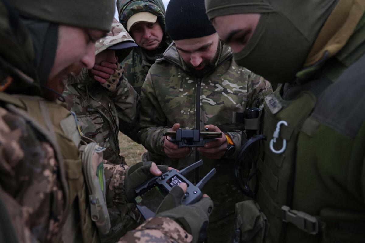 Мексиканські картелі використовують війну в Україні для навчання операторів дронів – ЗМІ/Фото: Getty Images Україна — "полігон" для картелей: добровольці ЗСУ можуть продавати навички пілотування дронів