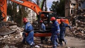Атака Києва: число загиблих зросло, серед них дитина/Фото: ДСНС Київ у жалобі: 135 постраждалих та 11 загиблих, рятувальники продовжують працювати