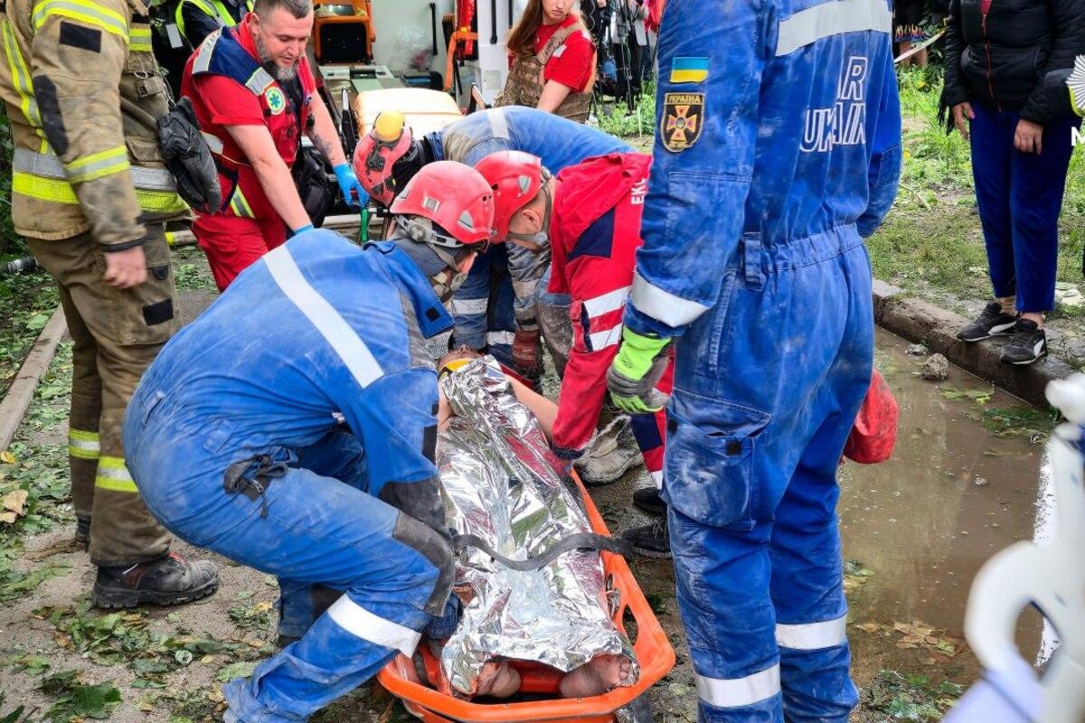 Український Червоний Хрест надає допомогу постраждалим після атаки на Київ Український Червоний Хрест надає допомогу постраждалим після атаки на Київ