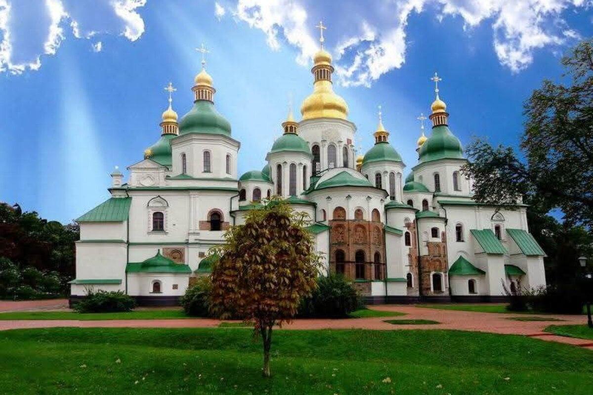 "Київ хрестили, коли про москву ще й згадки не було":  інтерв'ю на честь Хрещення Київської Русі