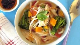 Вы можете регулировать остроту по своему вкусу, заменить курицу креветками Вы можете регулировать остроту по своему вкусу, заменить курицу креветками