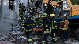 За ночь спасатели извлекли из-под завалов в Киеве еще 10 тел погибших/Фото: ГСЧС За ночь спасатели извлекли из-под завалов в Киеве еще 10 тел погибших