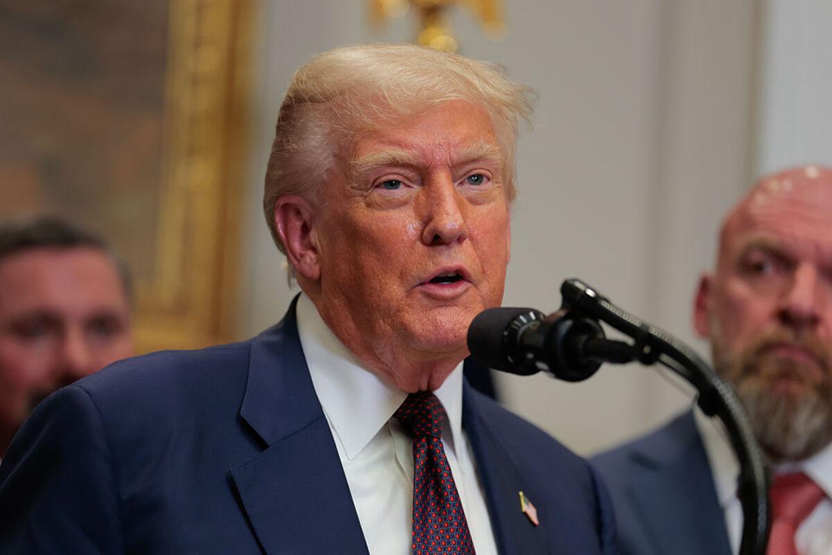 Трамп лякає росію санкціями, але знову відправляє до москви свого спецпосланця/Фото: Anna Moneymaker/Getty Images Трамп лякає росію санкціями, але знову відправляє до москви свого спецпосланця