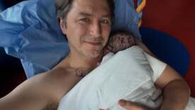 Сергей Притула с новорожденным сыном / Фото: instagram.com/siriy_ua Сергей Притула стал отцом в четвертый раз: что известно о новорожденном сыне Марке