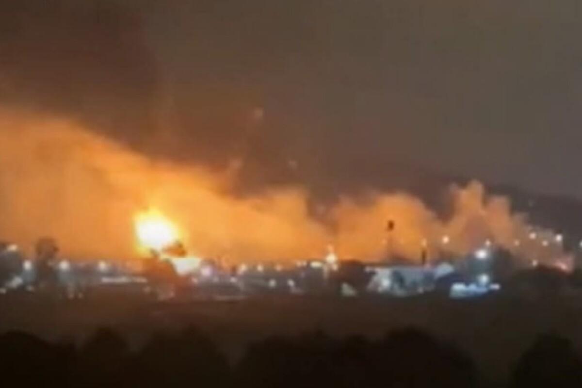 Из-за удара по аэродрому уничтожен СУ-30СМ, еще один Су-30СМ был поврежден. Также поражены три самолета Су-24 Из-за удара по аэродрому уничтожен СУ-30СМ, еще один Су-30СМ был поврежден. Также поражены три самолета Су-24