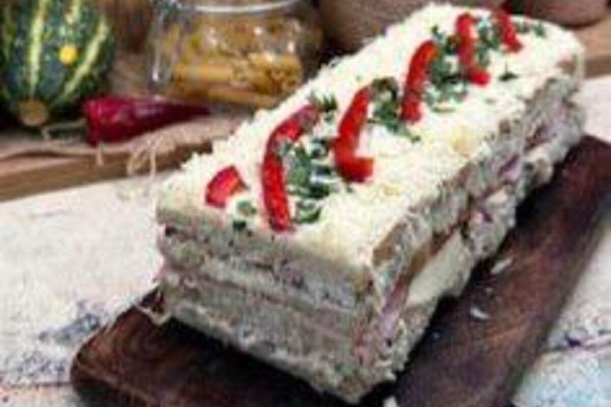 Торт для мясоедов: слоёная закуска с ветчиной
