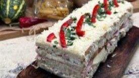 Торт для мясоедов: слоёная закуска с ветчиной/Фото: mojedomowejedzenie Торт для мясоедов: слоёная закуска с ветчиной