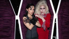Леди Гага с Дженной Ортегой / Фото: instagram.com/ladygaga Тим Бертон раскрыл тайну: Леди Гага не только сыграет в "Венздей", но и запишет саундтрек