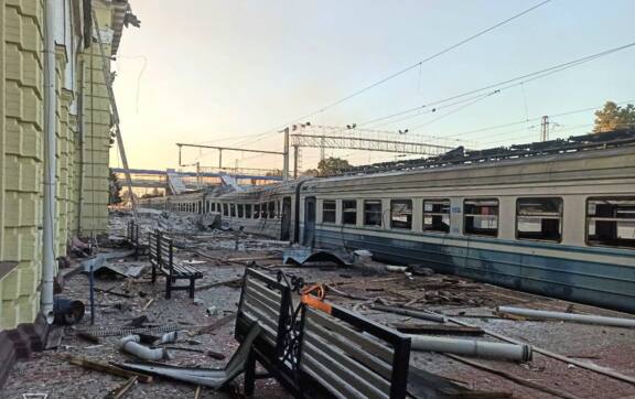 Харьковская область: в результате удара БпЛА по Лозовой погиб человек, пострадали дети / Фото: ГСЧС Харьковской области