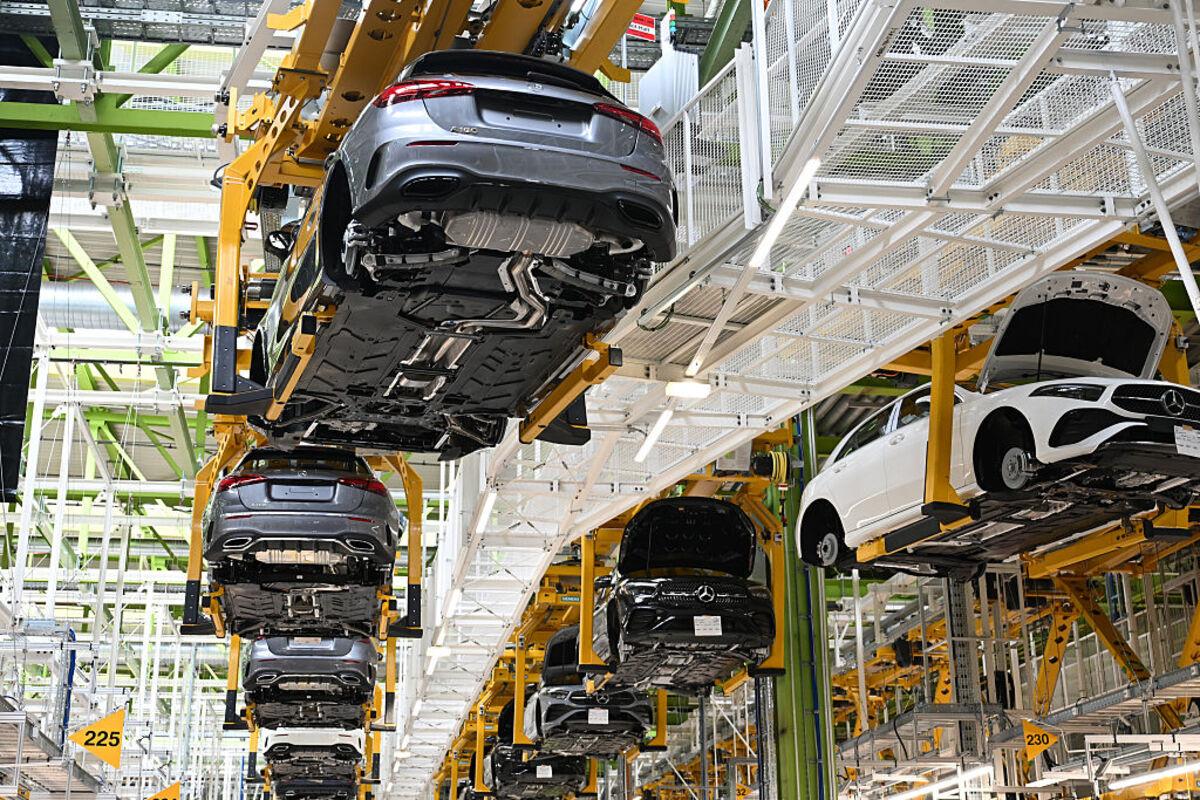Mercedes планує струсонути ринок, випустивши аж 15 нових електромобілів за два роки
