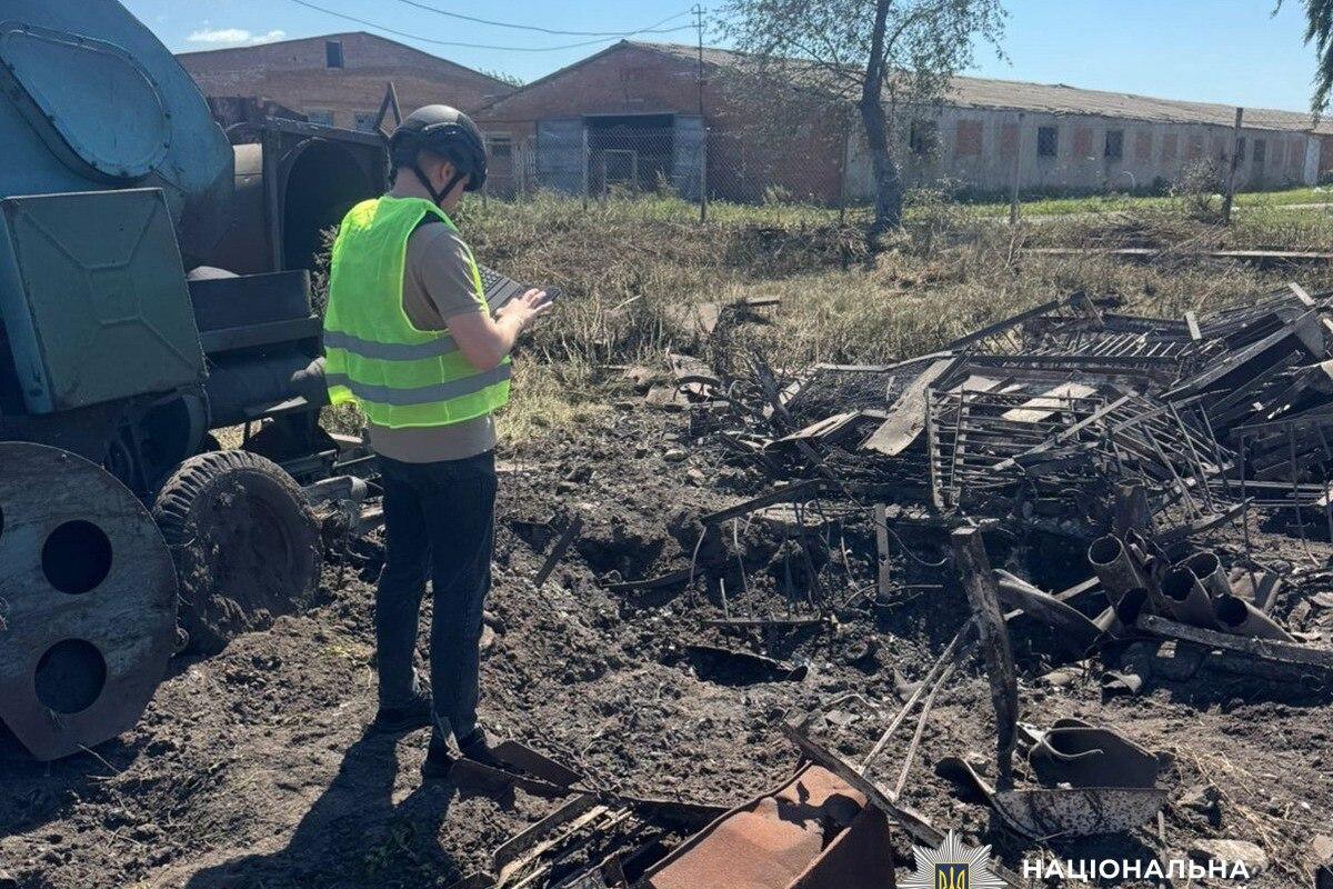 Ракетний удар по Сумщині: Двоє загиблих та троє поранених на агропідприємстві Ракетний удар по Сумщині: Двоє загиблих та троє поранених на агропідприємстві