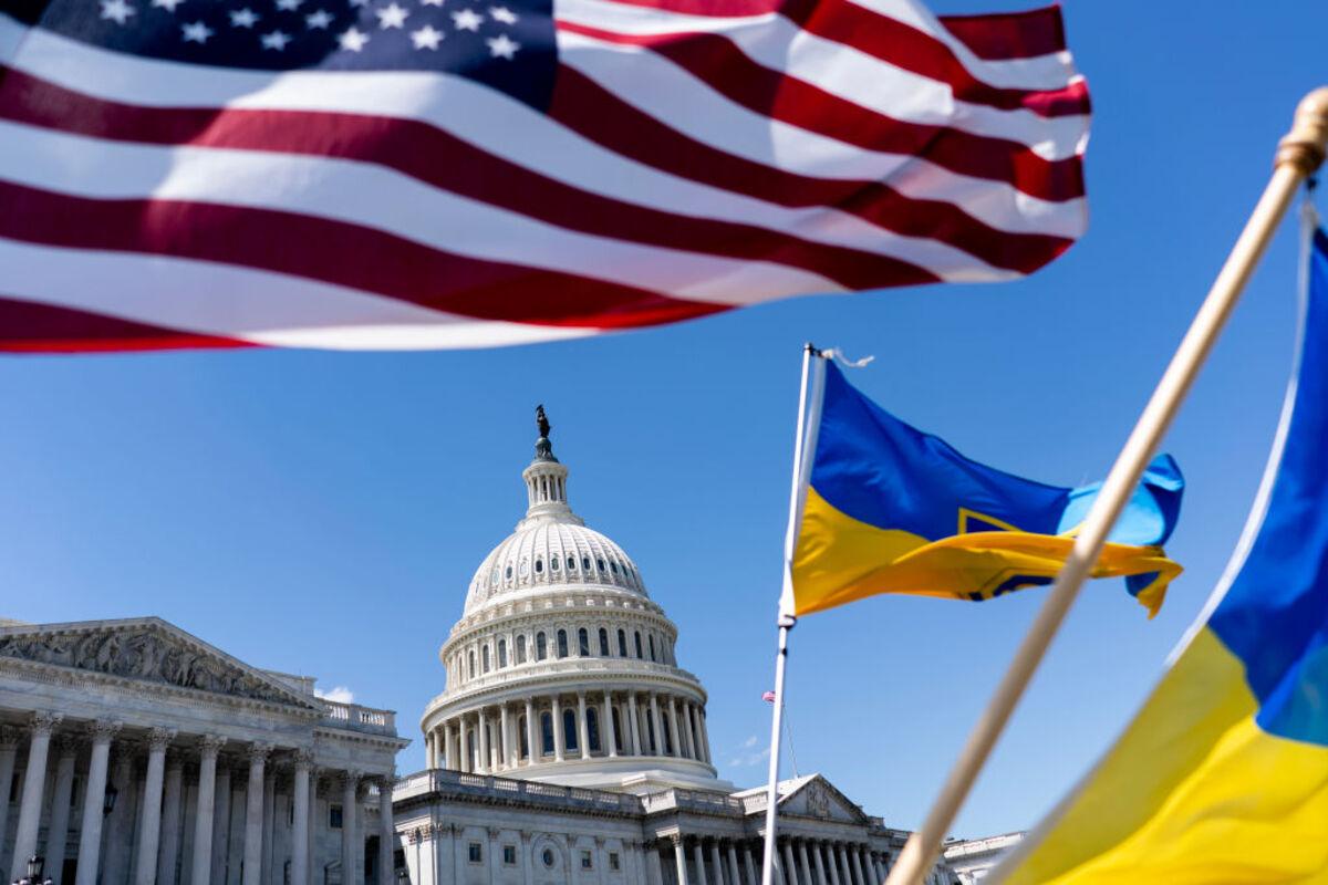 Шмигаль: Україна отримає два пакети оборонної підтримки від США на суму понад 200 млн доларів / Фото: Getty Images Шмигаль: Україна отримає два пакети оборонної підтримки від США на суму понад 200 млн доларів / Фото: Getty Images