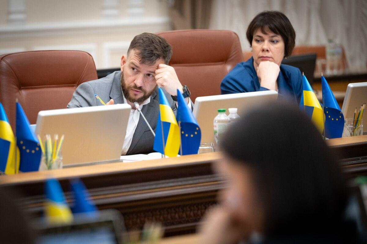 Уряд збільшив виплати постраждалим на виробництві Уряд збільшив виплати постраждалим на виробництві