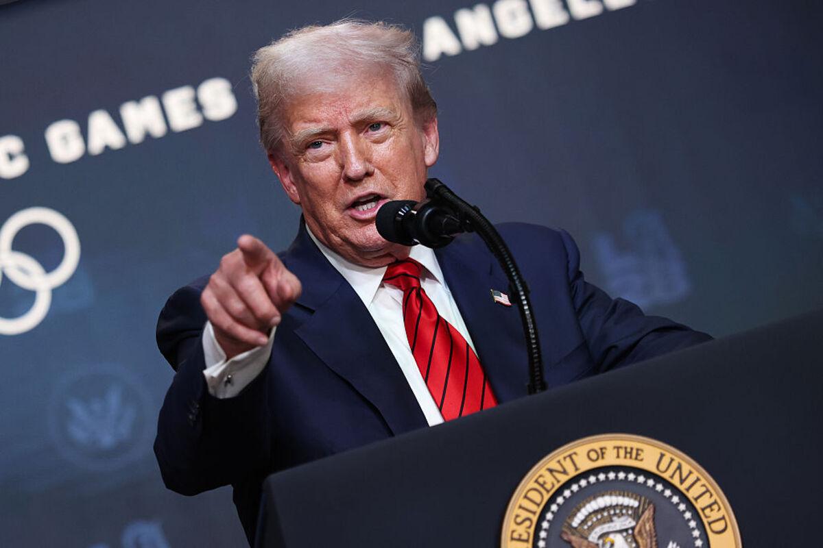 Трамп заявил о высокой вероятности встречи с путиным и Зеленским / Фото: Getty Images Трамп заявил о высокой вероятности встречи с путиным и Зеленским / Фото: Getty Images