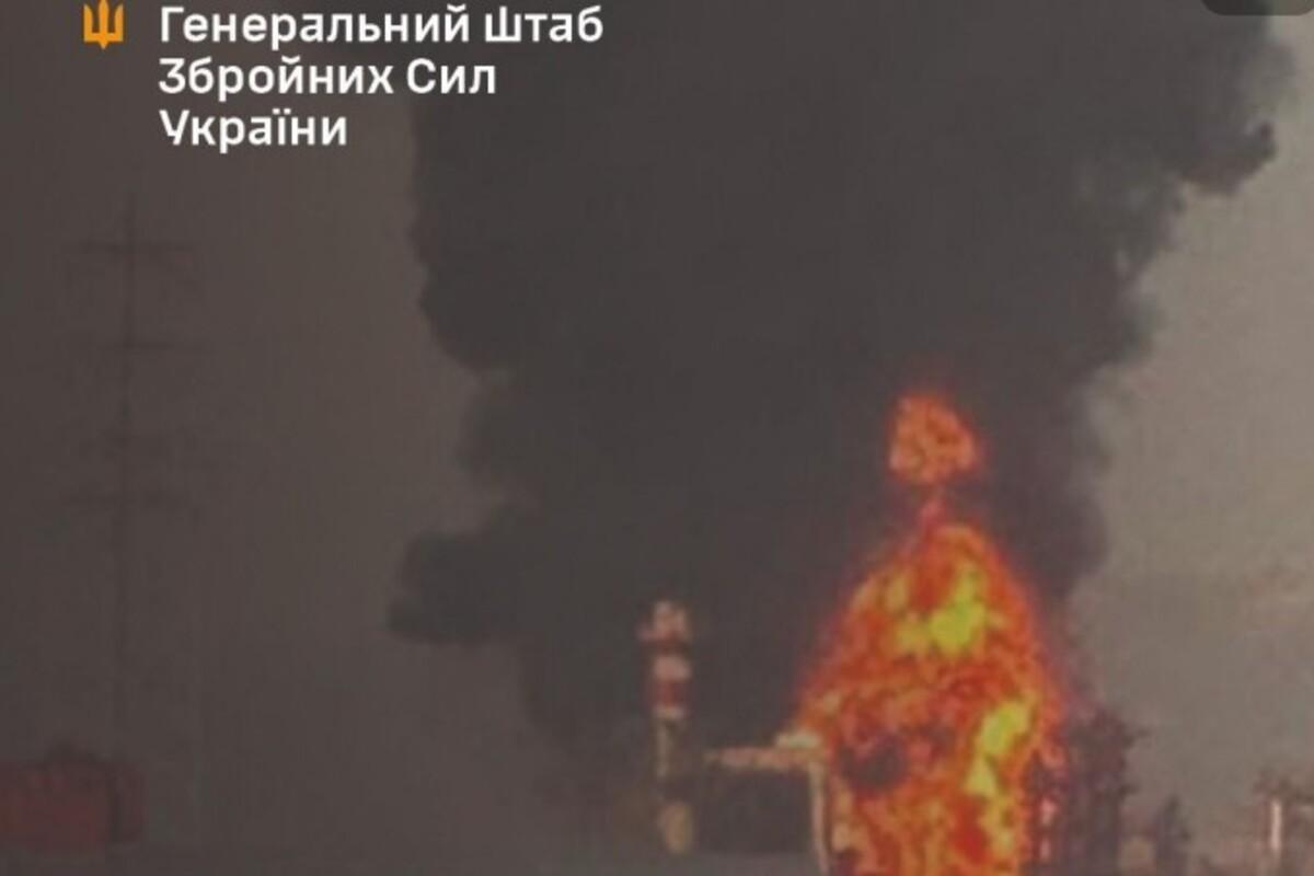 Бавовнятко бавиться на НПЗ: у Краснодарському краї палає Бавовнятко бавиться на НПЗ: у Краснодарському краї палає