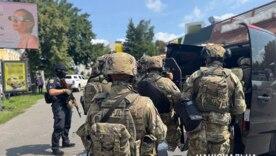 Спецназ задержал стрелка, который ранил сам себя в McDonald's Спецназ задержал стрелка, который ранил сам себя в McDonald's