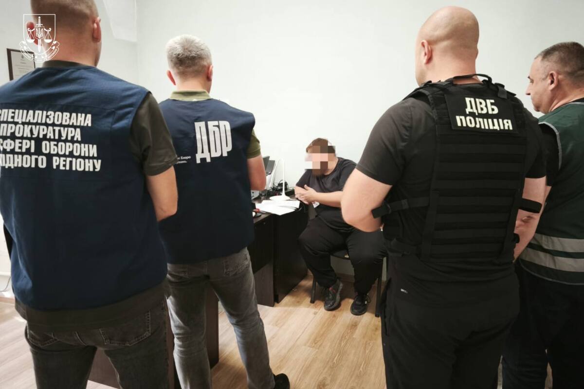 "Наживалися на своїх": спецпрокуратура розкрила масштабні зловживання