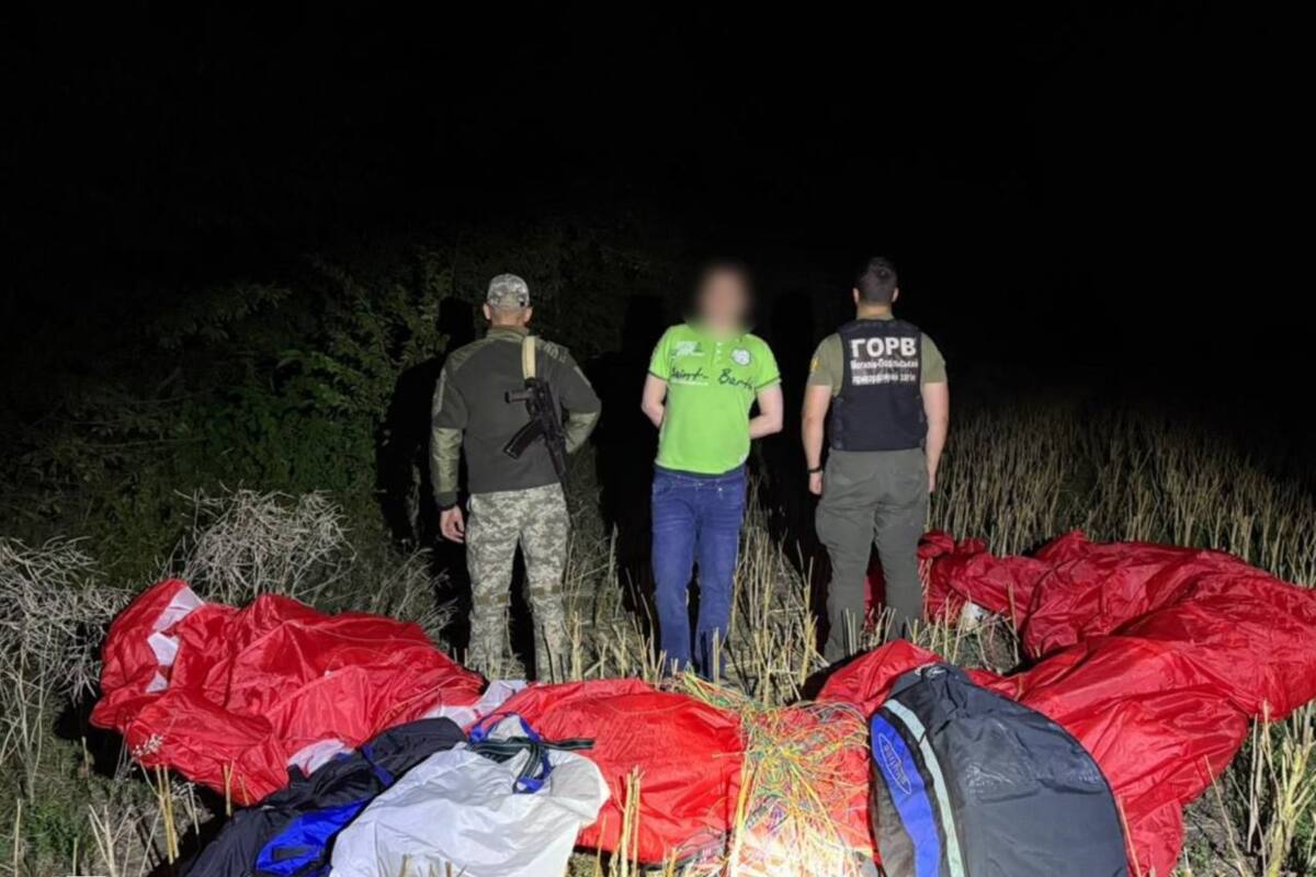 На Хмельниччині "пілот"-ухилянт на параплані не долетів до кордону