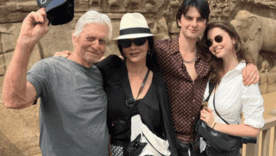 Майкл Дуглас поздравил сына с 25-летием и поделился снимком из Киева