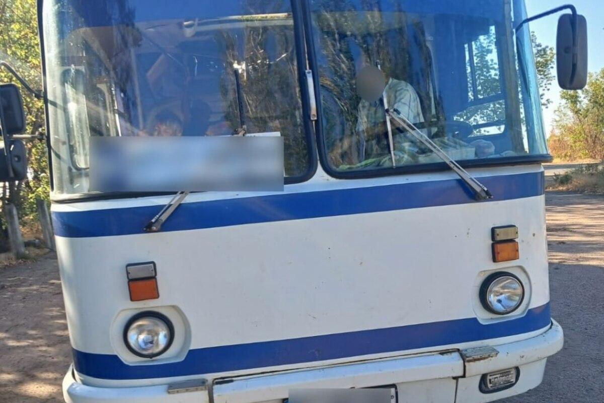 Дроны-убийцы: в Херсонской области 16 раненых в результате атаки на гражданских. Фото: Нацполиция херсонщина автобус погибшие
