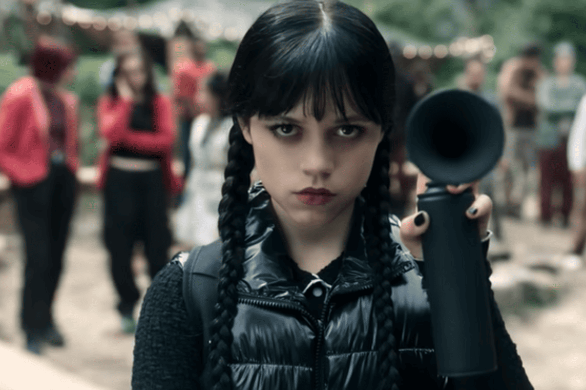 Сериал, который очень любит себя. 12 мыслей после просмотра "Уэнздей"