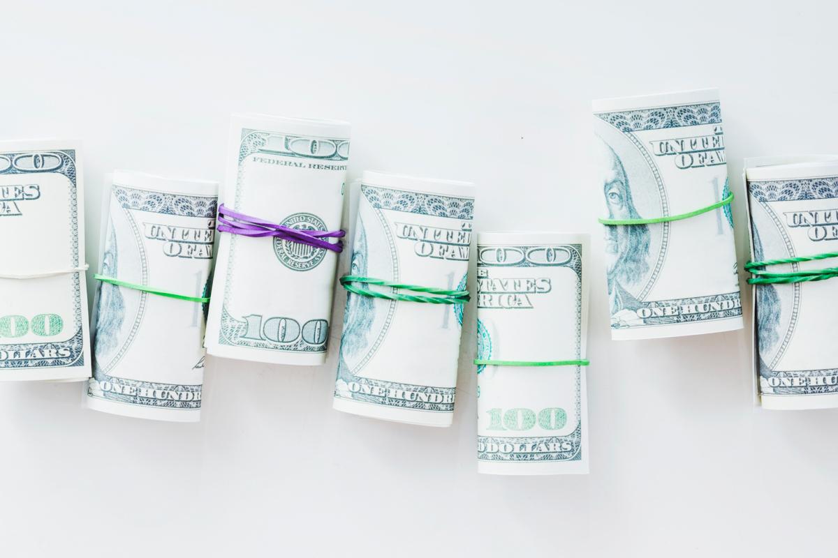 Нацбанк увеличил продажи валюты. Фото: Freepik нбу курс валют