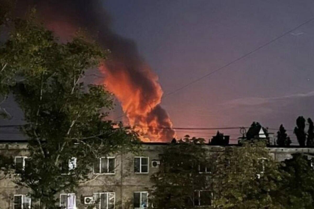 Длительная остановка может повлиять на внутренние поставки бензина именно тогда, когда спрос на топливо сезонно растет Длительная остановка может повлиять на внутренние поставки бензина именно тогда, когда спрос на топливо сезонно растет