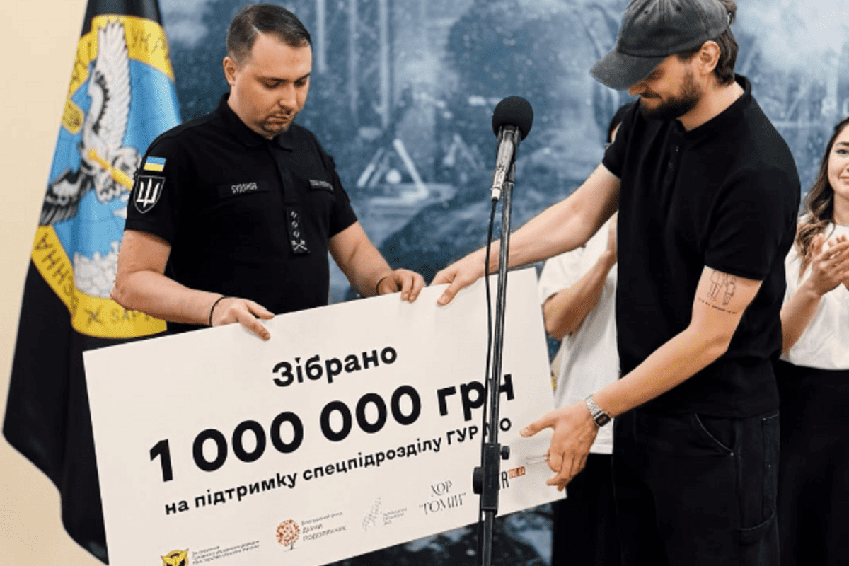 Львовский хор "Гомін" передал миллион гривен для ГУР