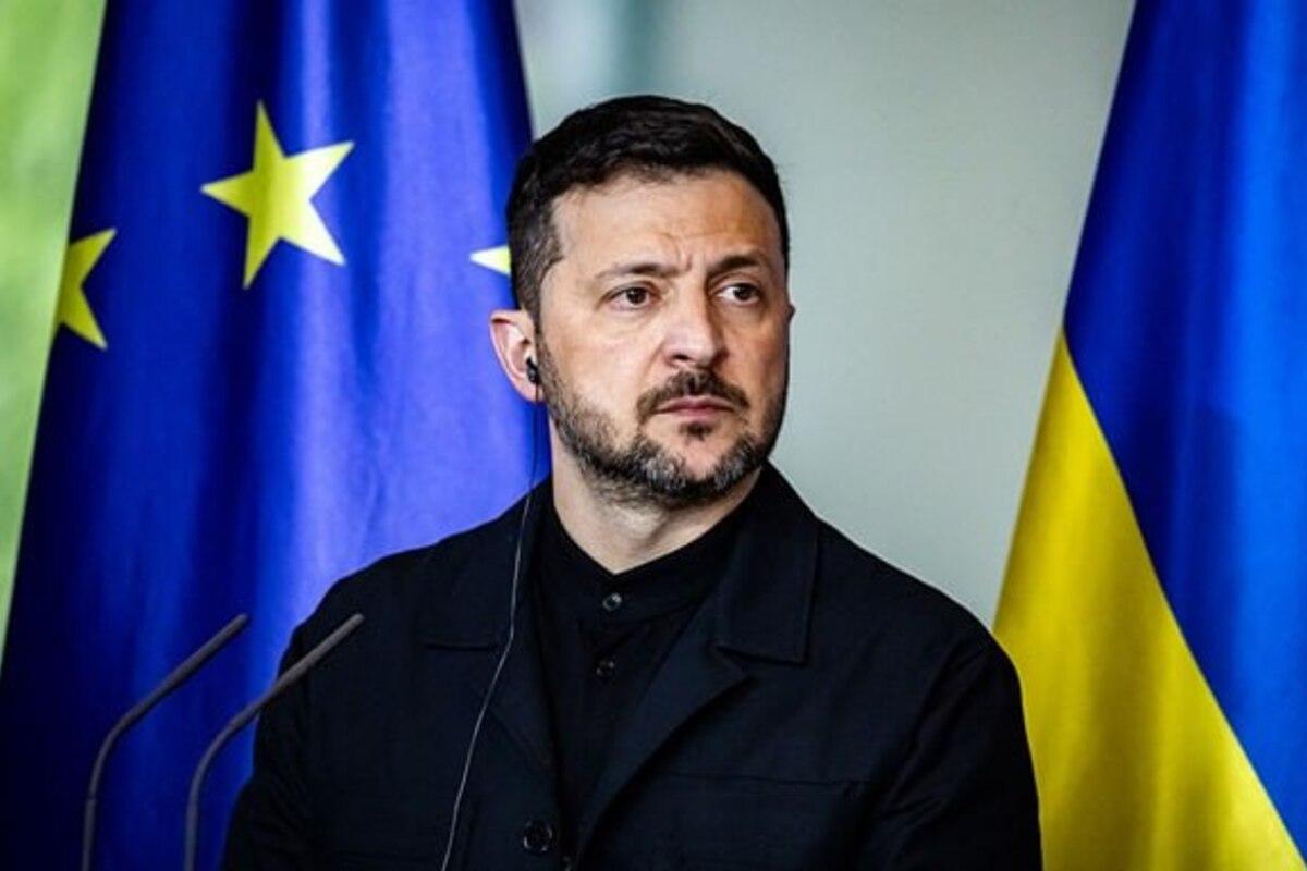 Зеленский: «Территориальные вопросы могут обсуждаться только в трехстороннем формате» Зеленский: «Территориальные вопросы могут обсуждаться только в трехстороннем формате»