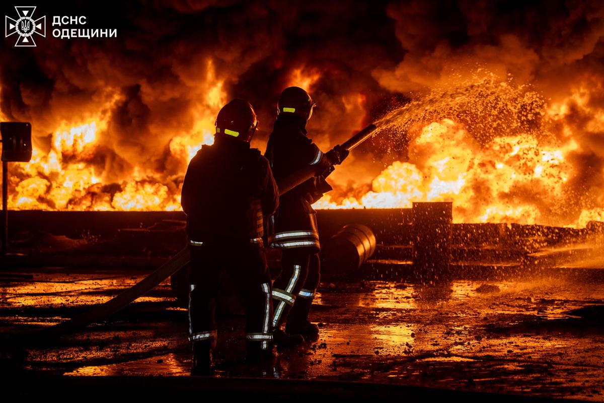 Наслідки атаки Одеської області 18 серпня/Фото: ДСНС Наслідки атаки Одеської області 18 серпня/Фото: ДСНС