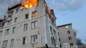 В Харькове российский дрон попал в жилой дом/Фото: Харковская ОВА Российский дрон атаковал жилой дом в Харькове: число жертв растет, среди них ребенок