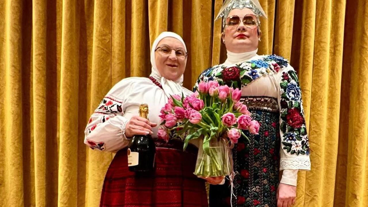 Трогательное фото: "мама" Сердючки показала свою родную маму